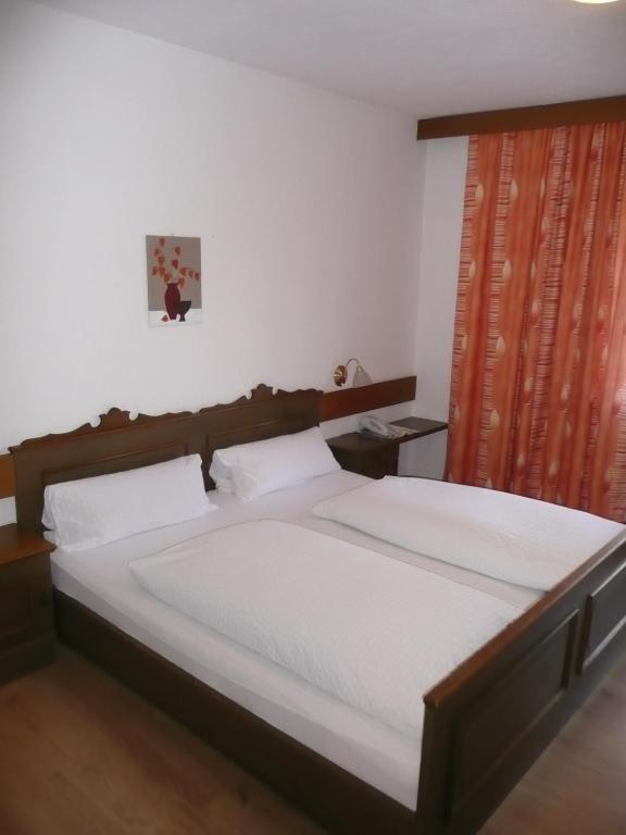 Hotel Alpenblick Шлиттерс Номер фото